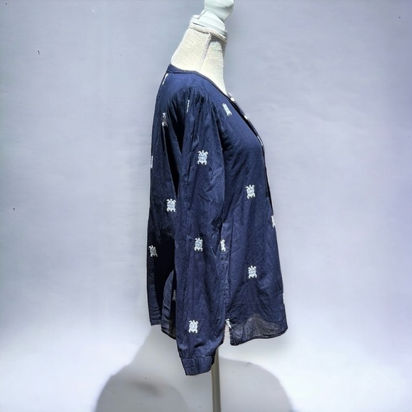 🌻LOFT Blue SEA TURTLE Embroidered Pleated Long Sleeve Lightweight Blouse Size S - Picture 2 of 7
